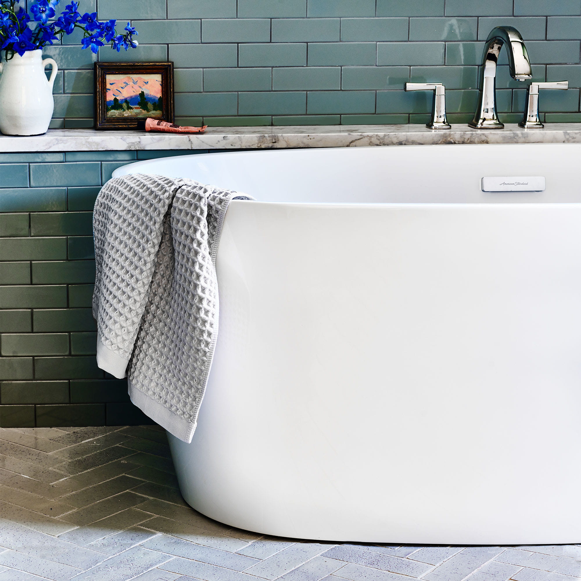 Coastal Serin 68 x 31 Inch Freestanding Bathtub Center Drain With Integrated Overflow WHITE